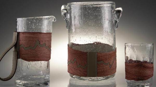 Art de la table - réalisé par un souffleur de verre, gainé au cuir marin tanngreen